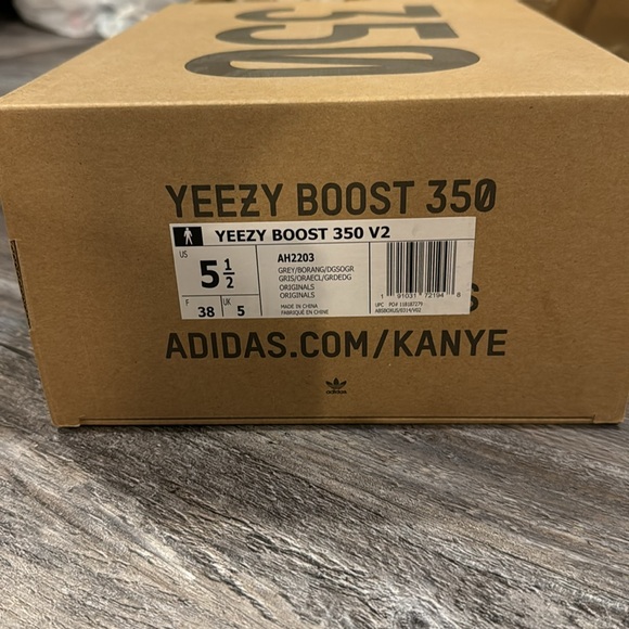 Adidas Yeezy 350 V2 Beluga 2.0 - size 5.5US - Picture 11 of 11